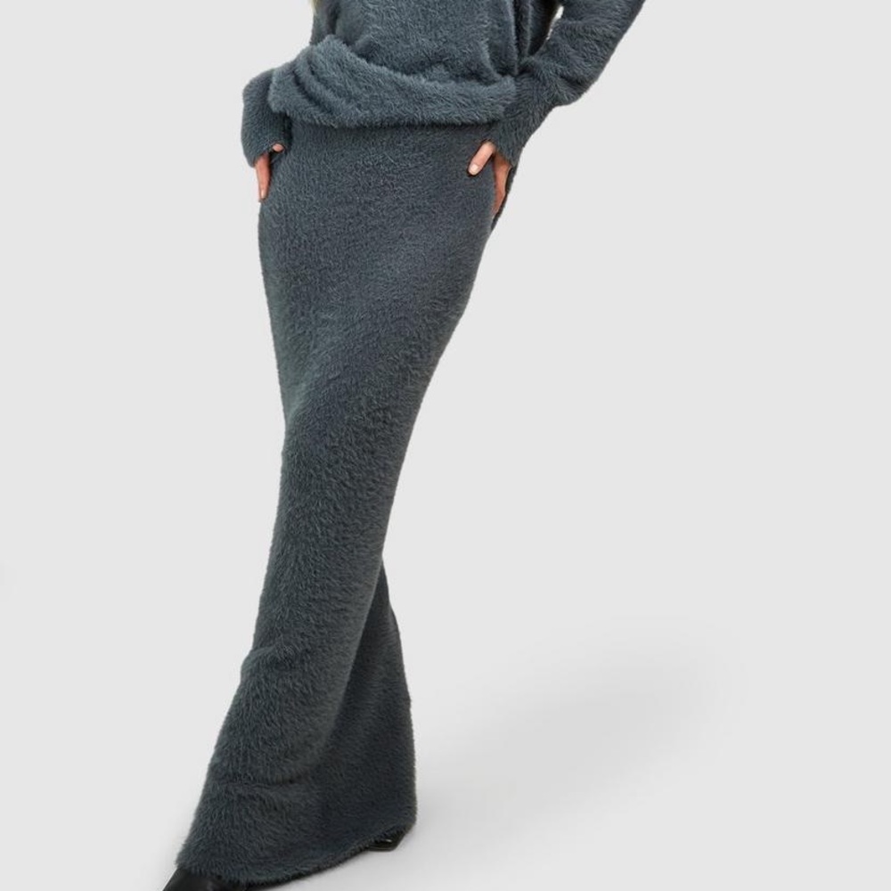 Fluffy knit maxi skirt